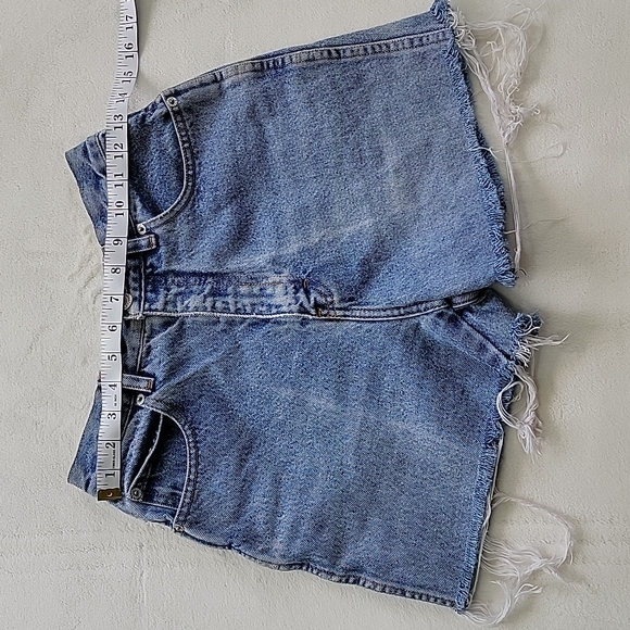 💙 JORDACHE VINTAGE CUTOFF FRAYED DISTRESSES SUMMER DENIM HIGHWAISTED SHORTS - Picture 2 of 8